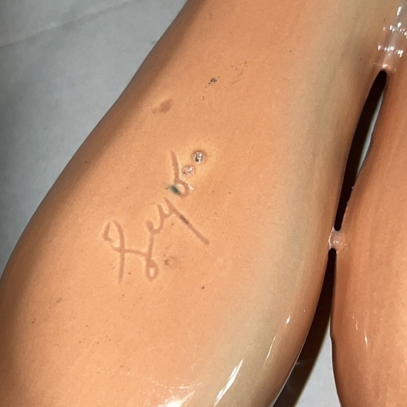 Ceramic Ballet Slippers Camel Wall Decor - Picture 5 of 10